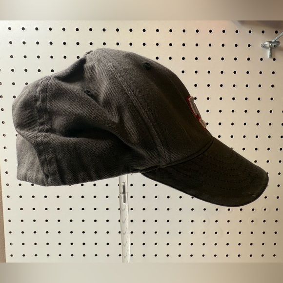 DC Shoes Flexfit Charcoal Hat with White & Red Emblem Logo Skate Skateboarding - Picture 6 of 15
